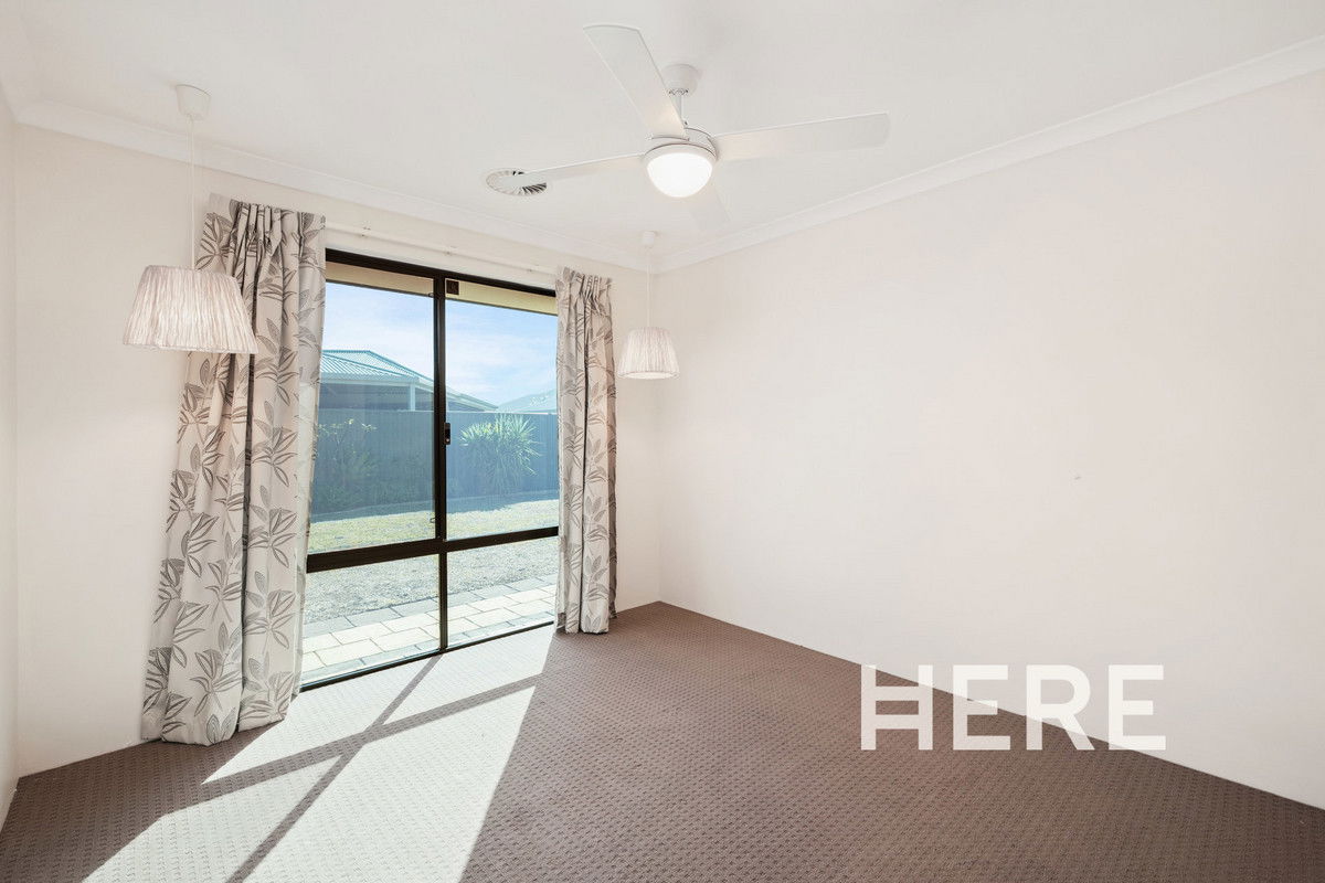 8 Sackler Link, Piara Waters WA 6112-1