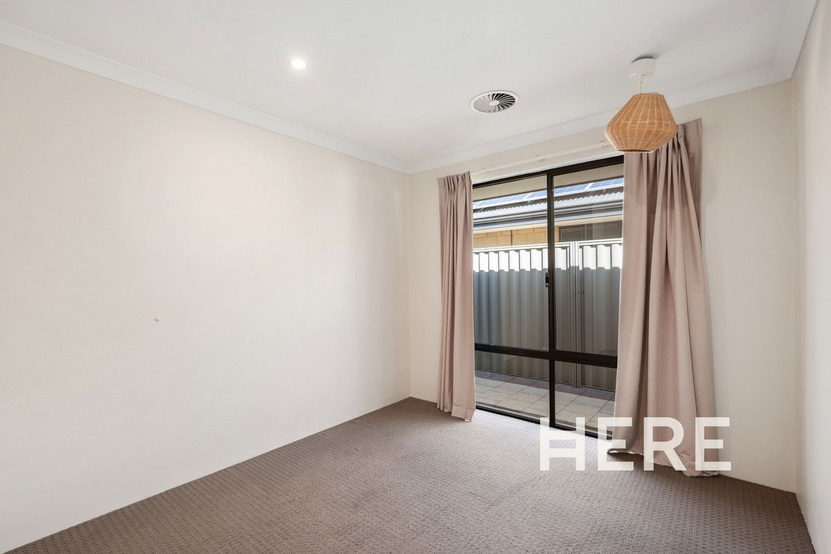 8 Sackler Link, Piara Waters WA 6112-1