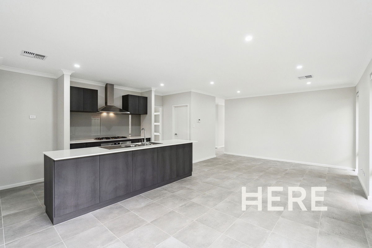 13 Treasure Road, Henley Brook WA 6055-1