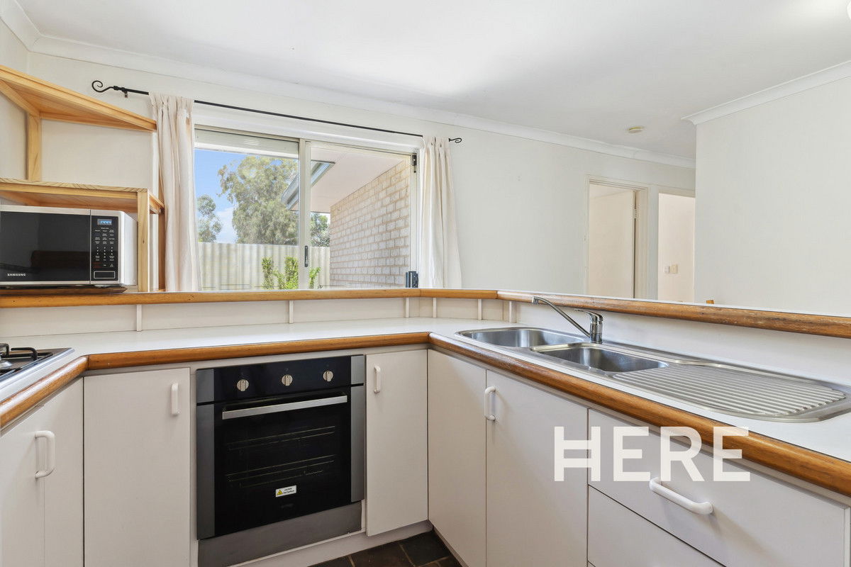 4/33 Holmesdale Road, Woodbridge WA 6056-1