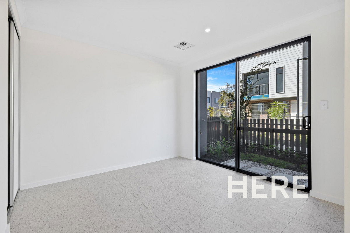 4 Tipton Walk, Glendalough WA 6016-1