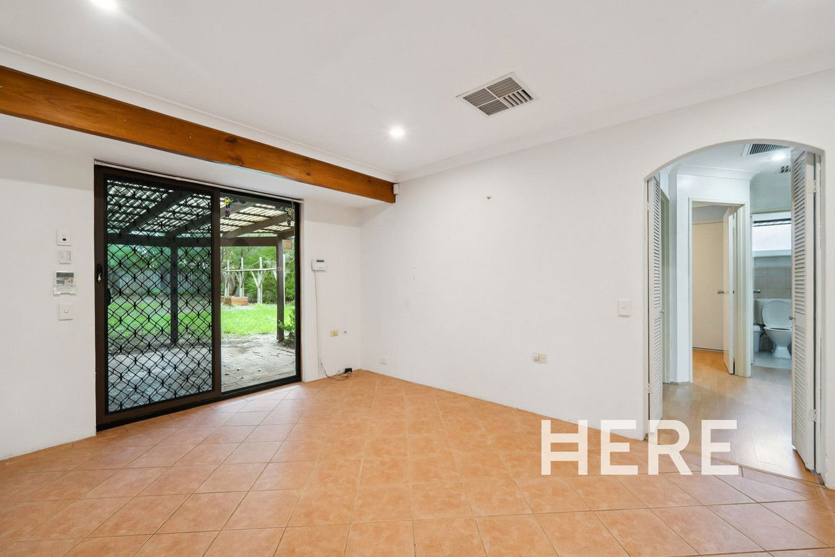 6 Tarndale Way, South Lake WA 6164-1