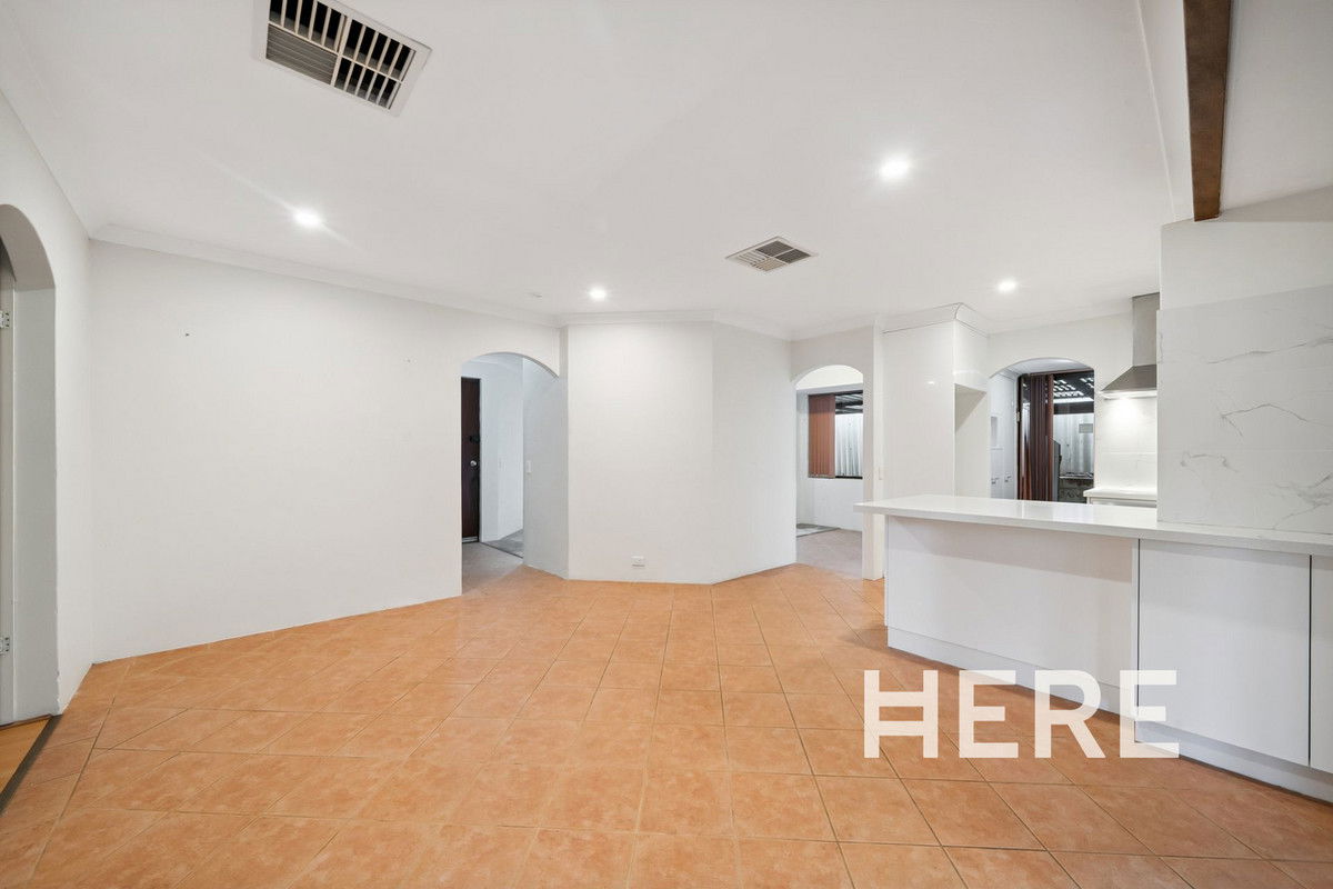 6 Tarndale Way, South Lake WA 6164-1