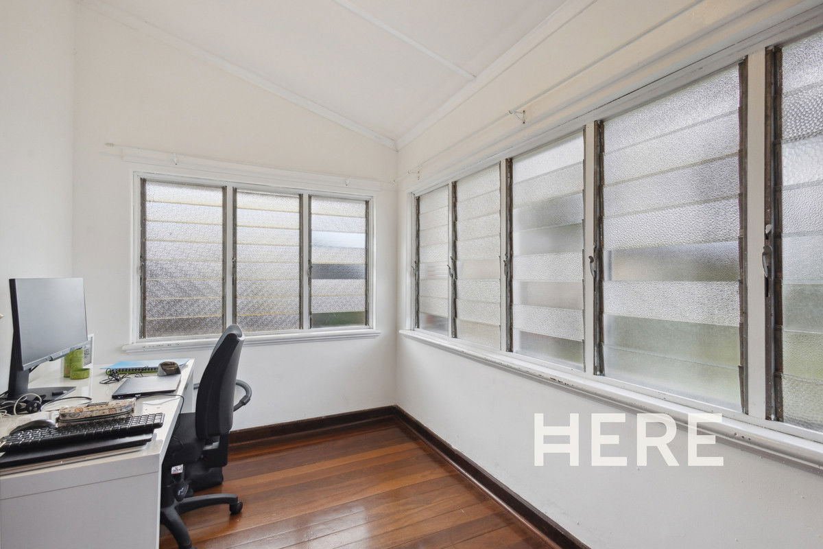 142 Holland Street, Wembley WA 6014-1