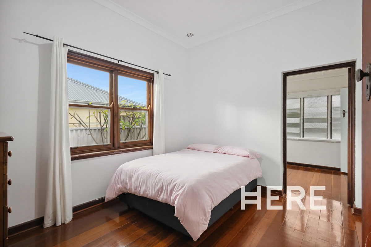 142 Holland Street, Wembley WA 6014-1