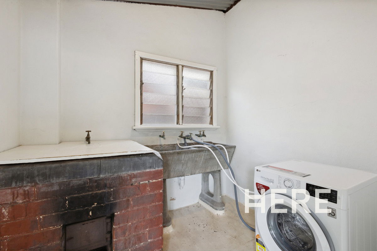 142 Holland Street, Wembley WA 6014-1