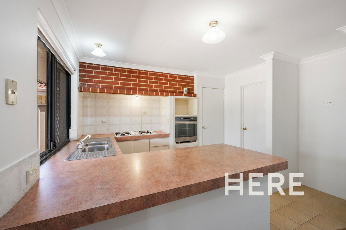 18 Beard Place, QUEENS PARK WA 6107-1