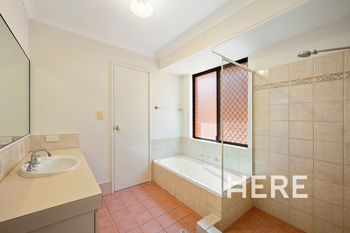 18 Beard Place, QUEENS PARK WA 6107-1