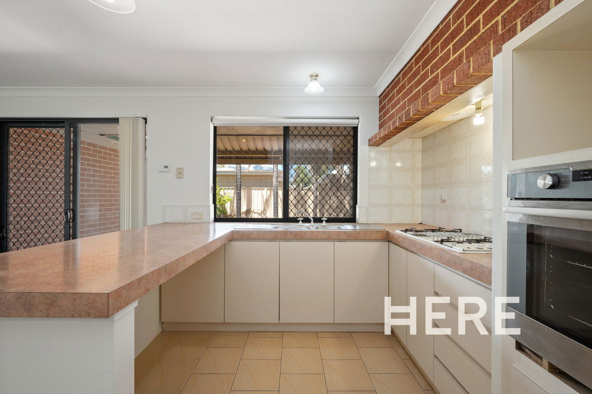 18 Beard Place, QUEENS PARK WA 6107-1